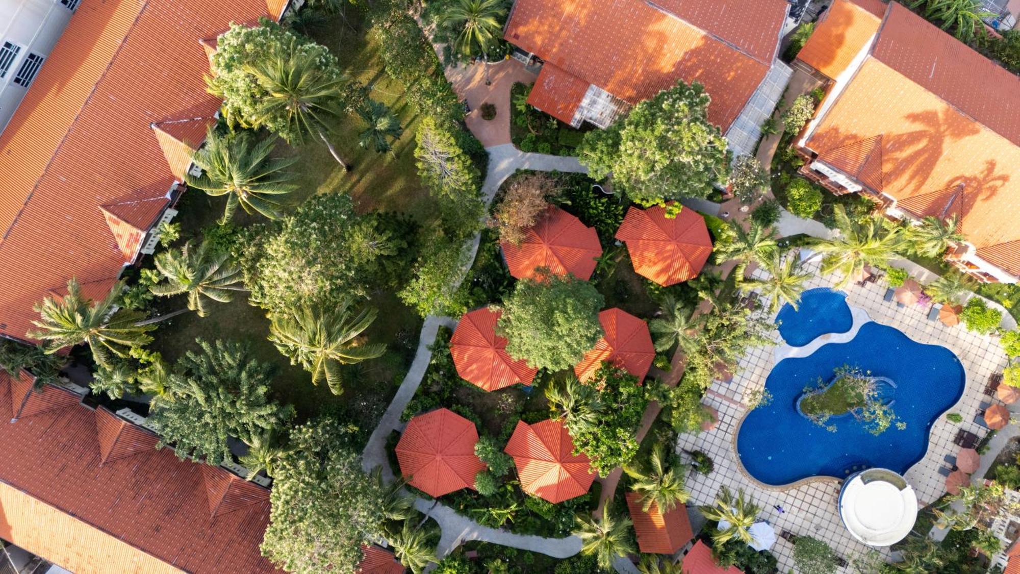 Phuket Leelavadee Hua Ting Resort Patong Екстериор снимка